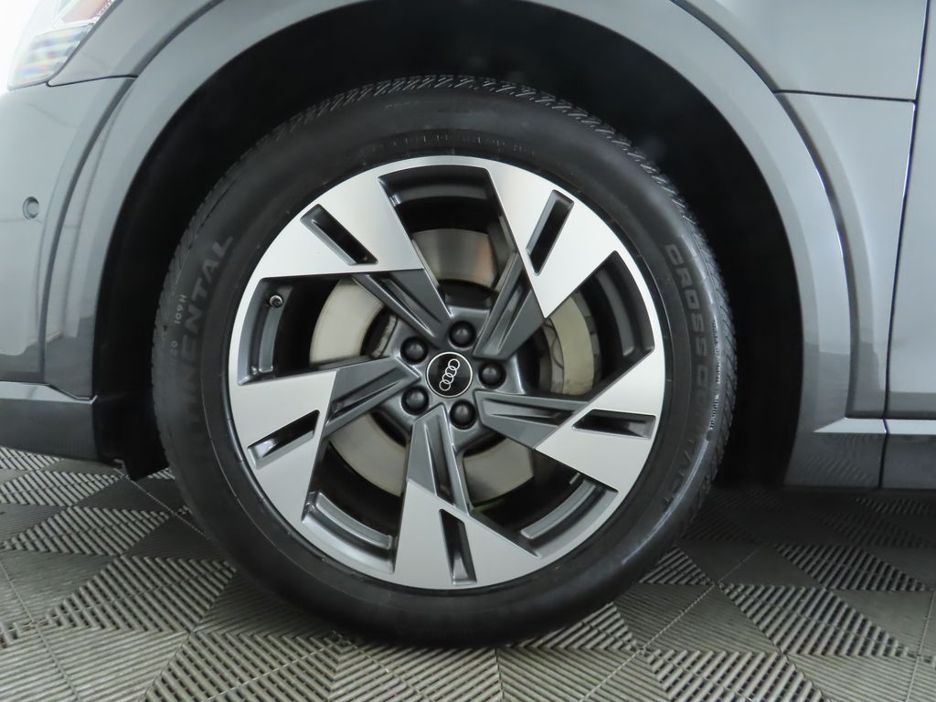 2022 Audi e-tron S Prestige 31