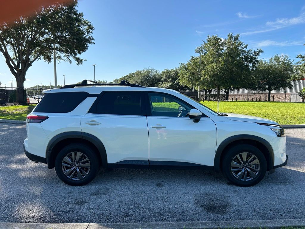 View vehicle photo 7