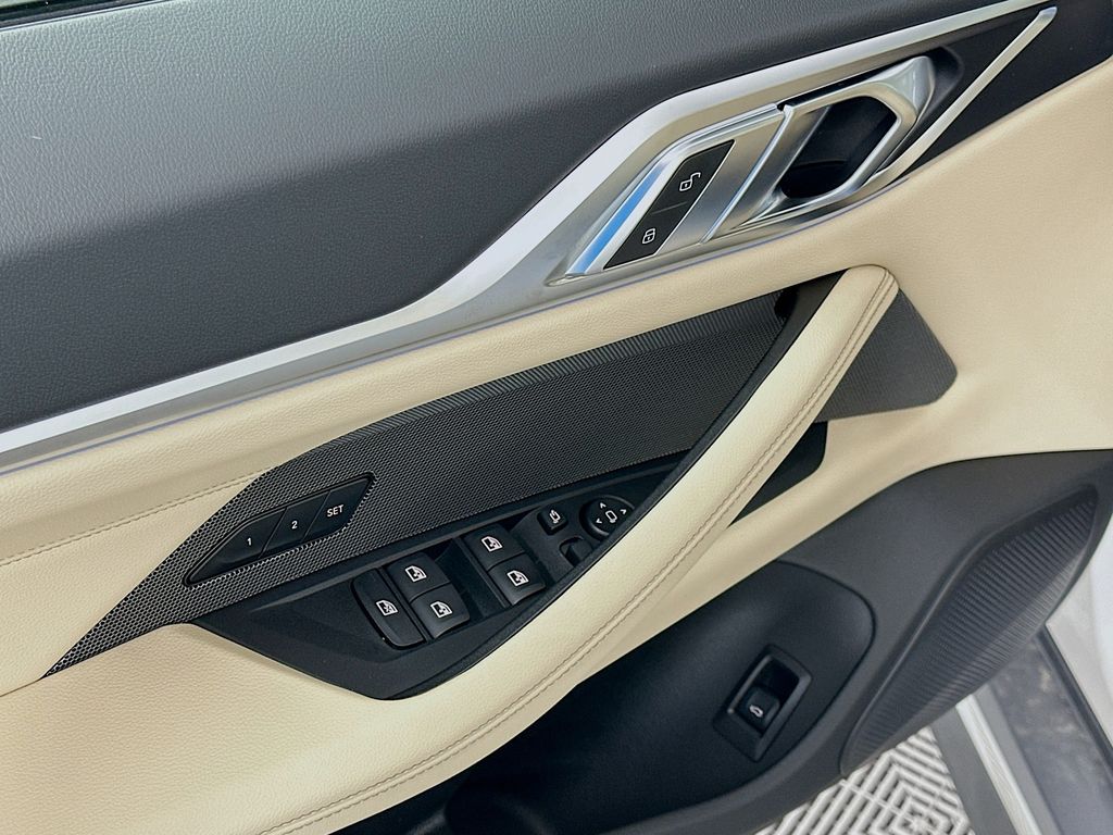 Thumbnail: 2026 BMW i4 - 20