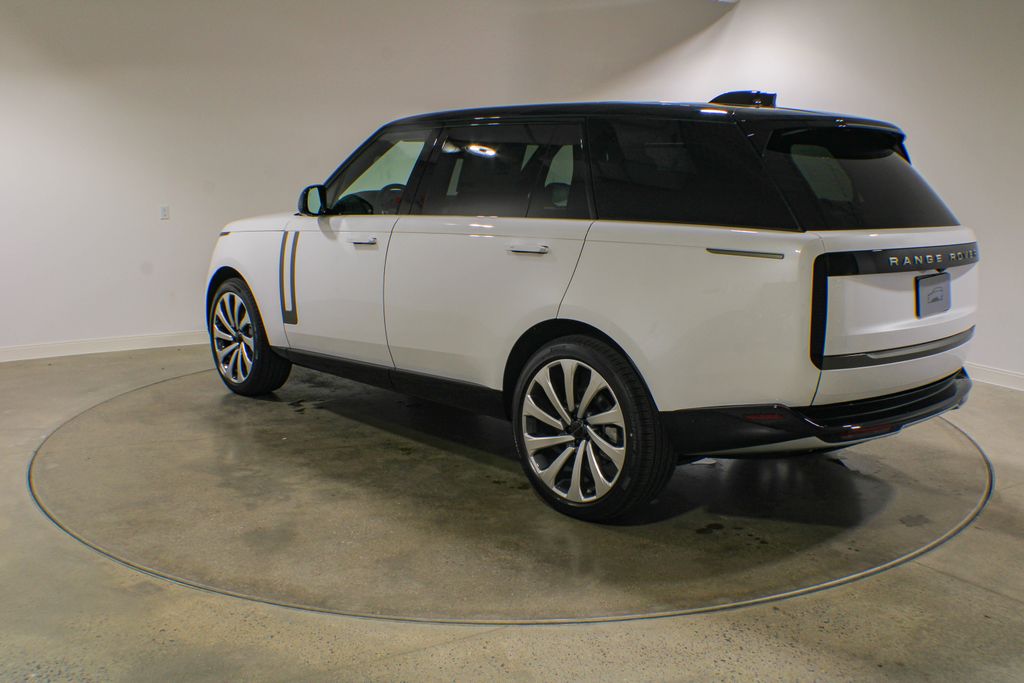 New 2026 White Land Rover SE image 4