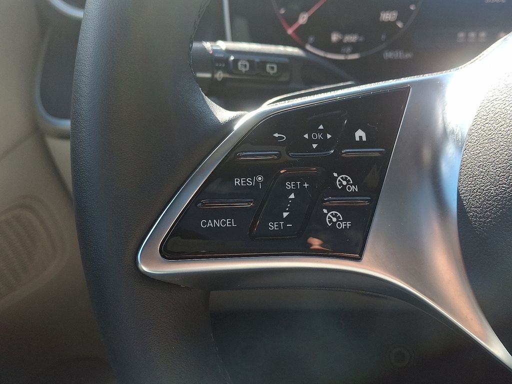 Thumbnail: 2025 Mercedes-Benz GLC - 21