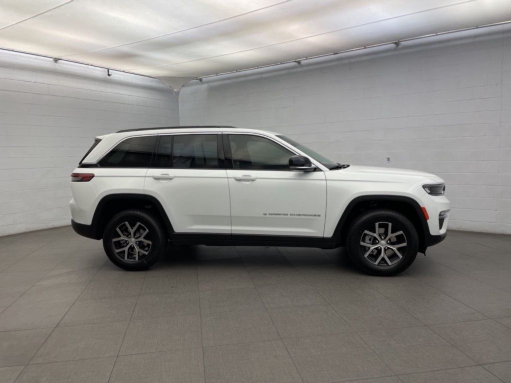 View vehicle photo 2