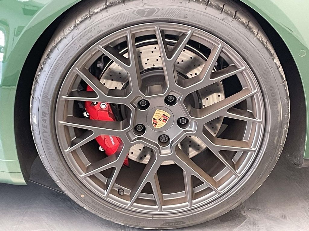 2026 Porsche 911 Targa 4 GTS - 11