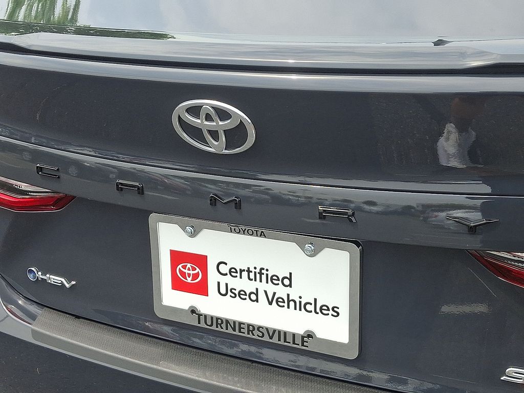2025 Toyota Camry SE 31