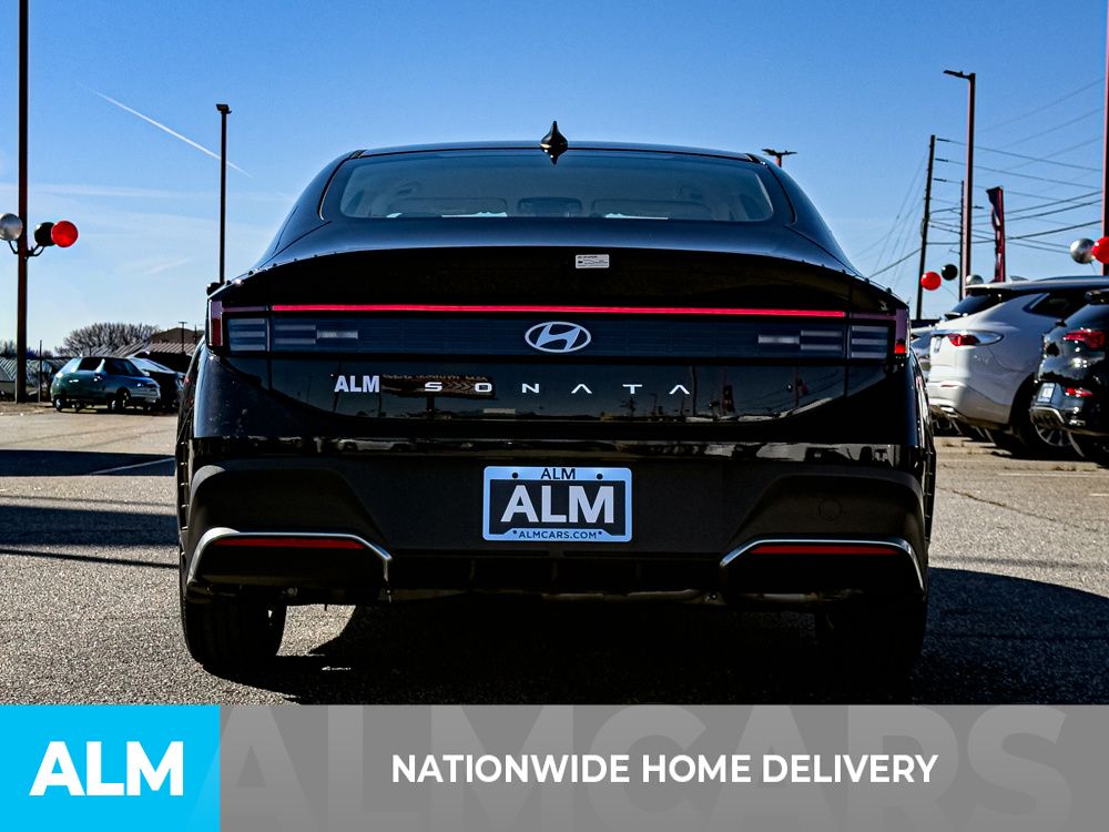 Certified Used 2025 Black Hyundai SE image 4