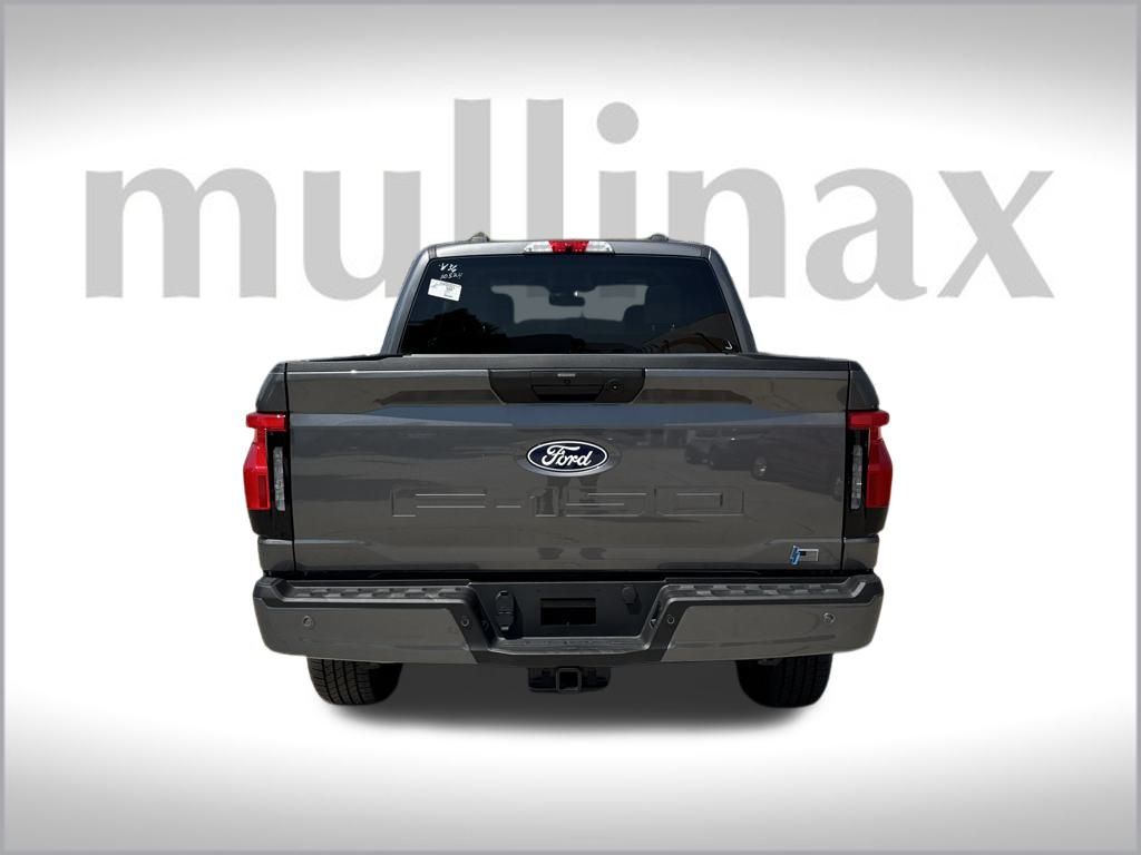 2025 Ford F-150 Lightning photo 24
