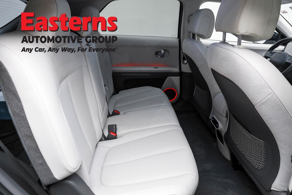 Used 2023 Black Hyundai SEL image 23