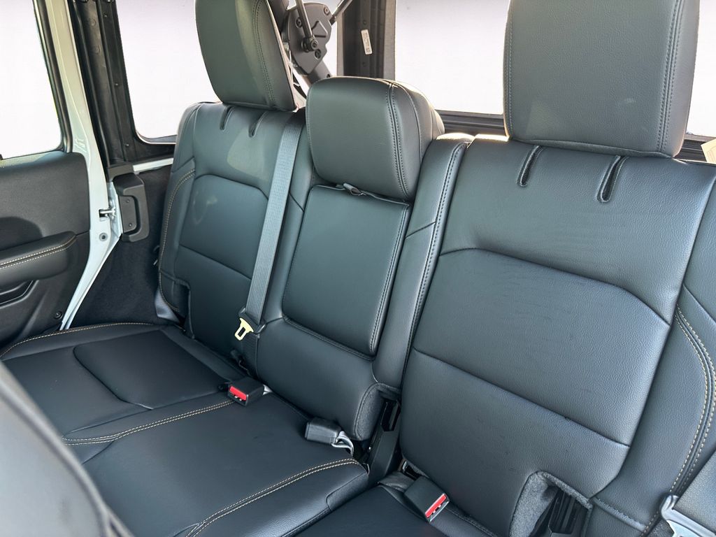 2025 Jeep Wrangler 4-Door Sahara - Photo 13