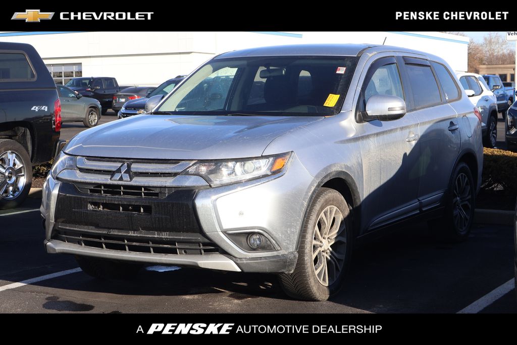 2016 Mitsubishi Outlander SE -
                Indianapolis, IN