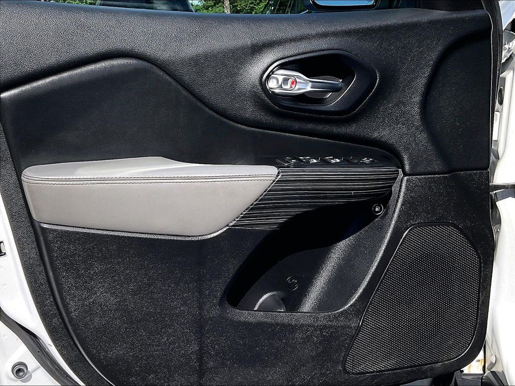 2014 Jeep Cherokee — photo 9
