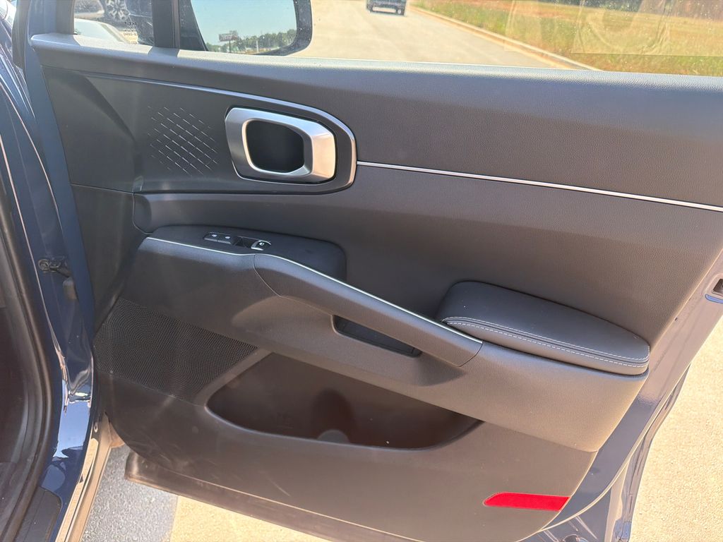 Used 2025 Black Kia S image 14