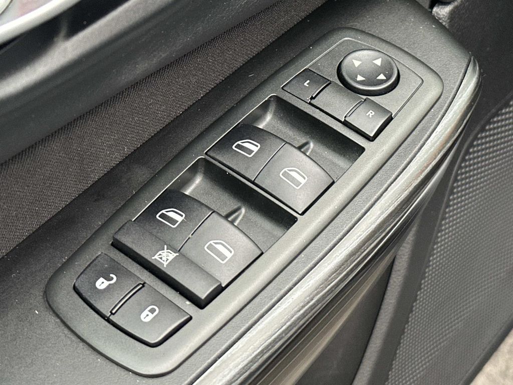 Thumbnail: 2014 Jeep Cherokee - 28