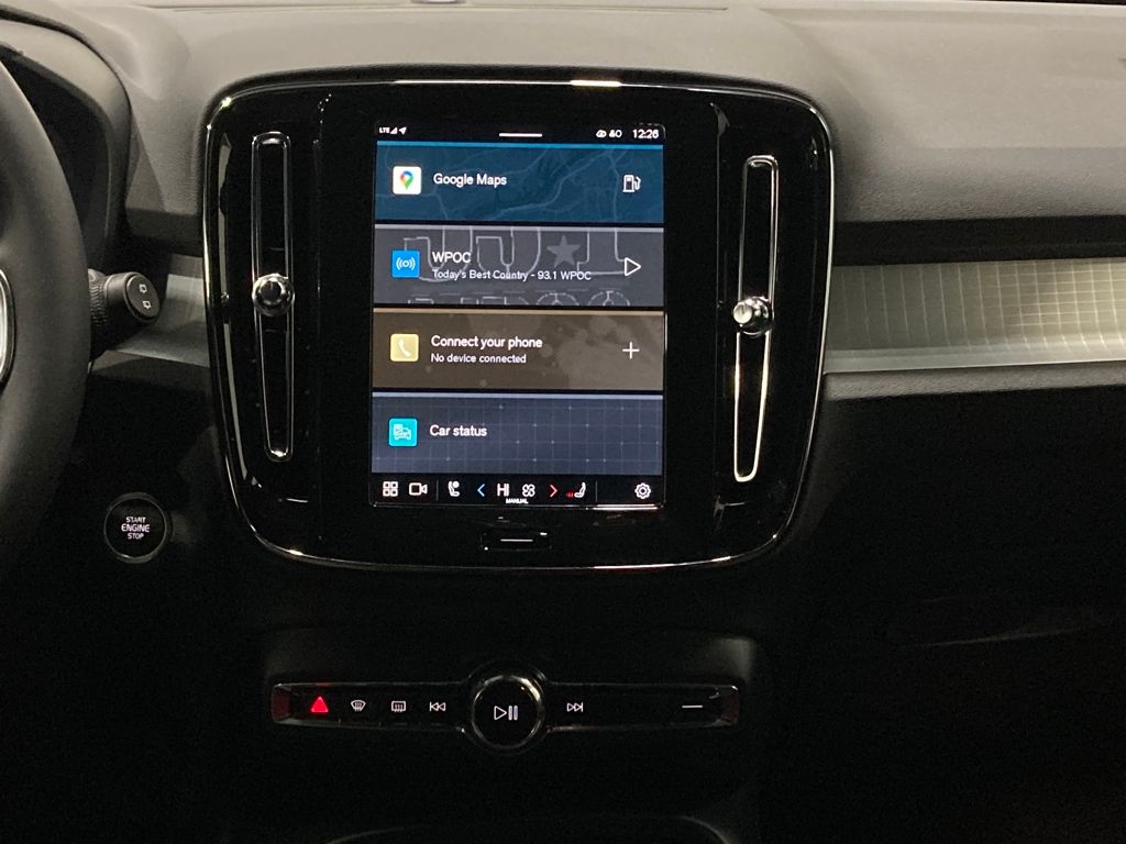 2025 Volvo XC40 B5 Core Bright Theme
