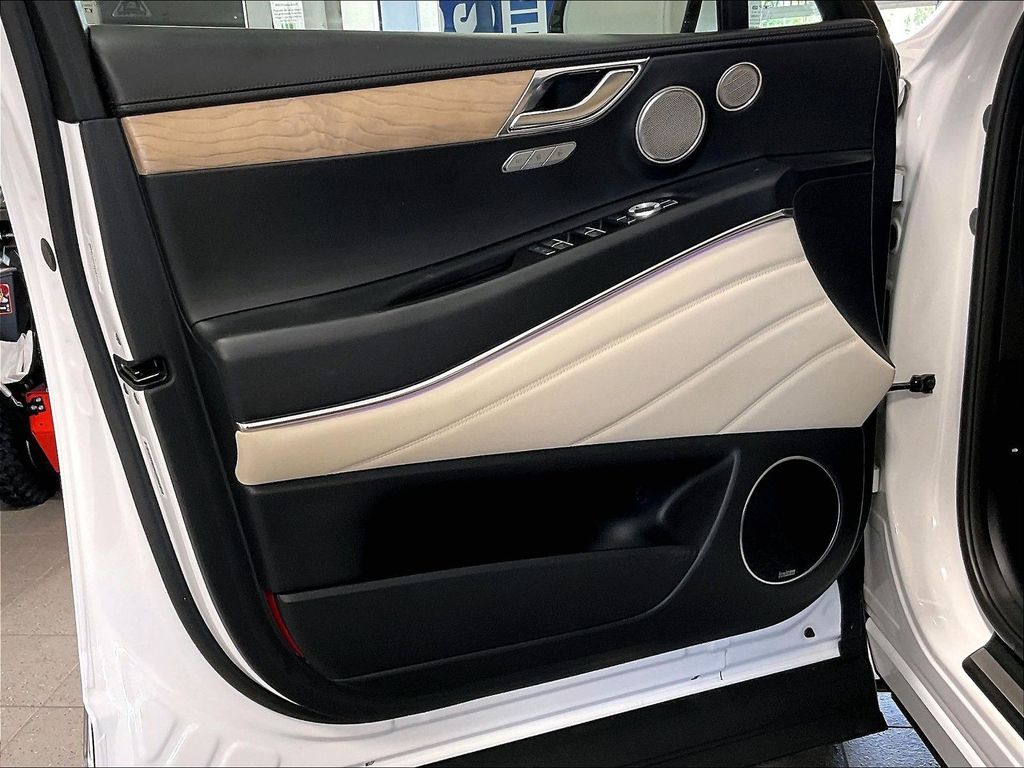 2023 Genesis GV80 — photo 9