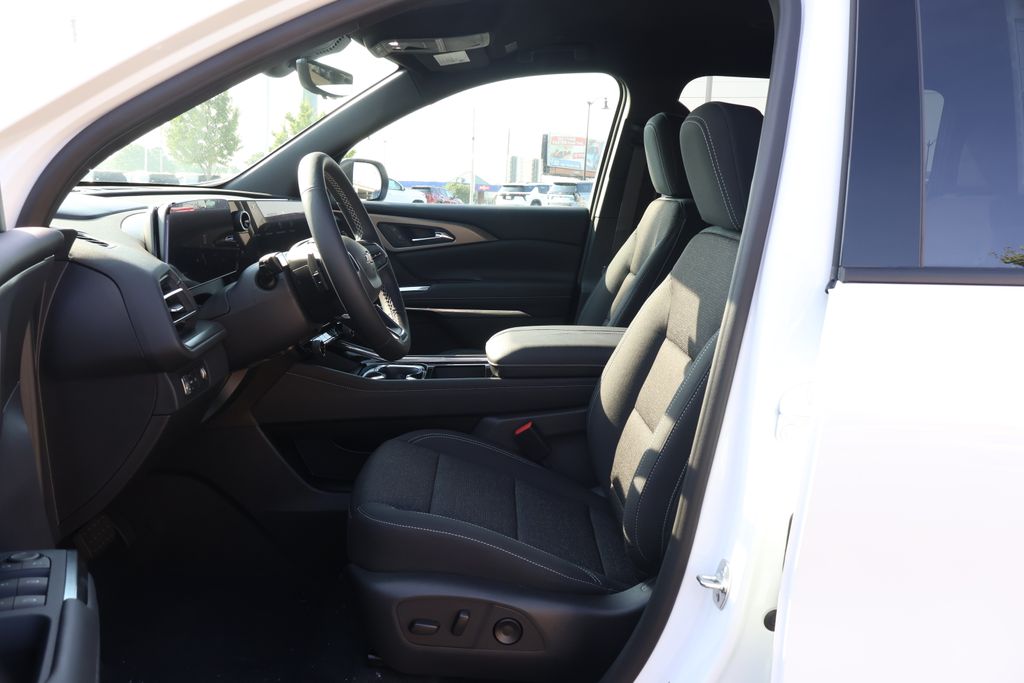 Thumbnail: 2026 Chevrolet Traverse - 14