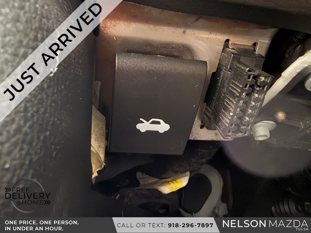 Used 2019 Blue Jeep Latitude image 25