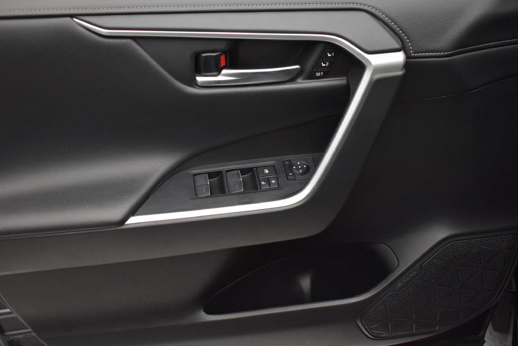 Thumbnail: 2022 Toyota RAV4 - 11