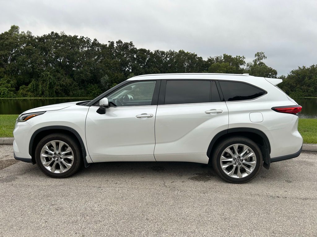 Thumbnail: 2023 Toyota Highlander - 2