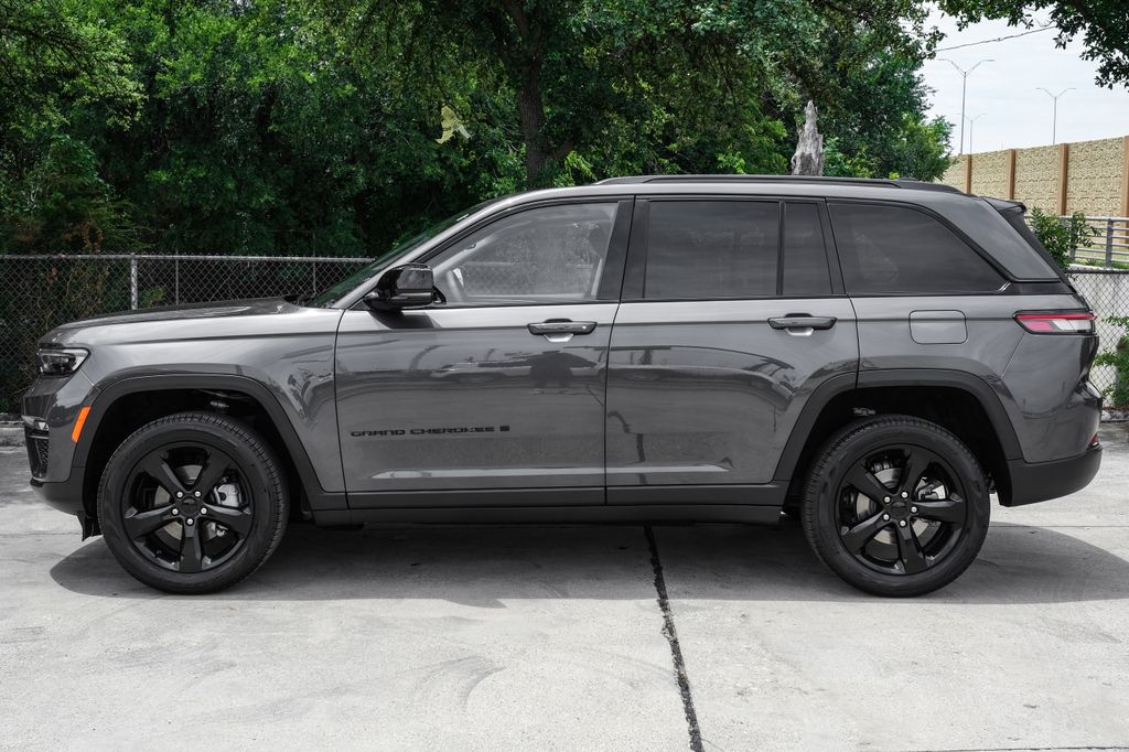 used 2023 Jeep Grand Cherokee car, priced at $31,400