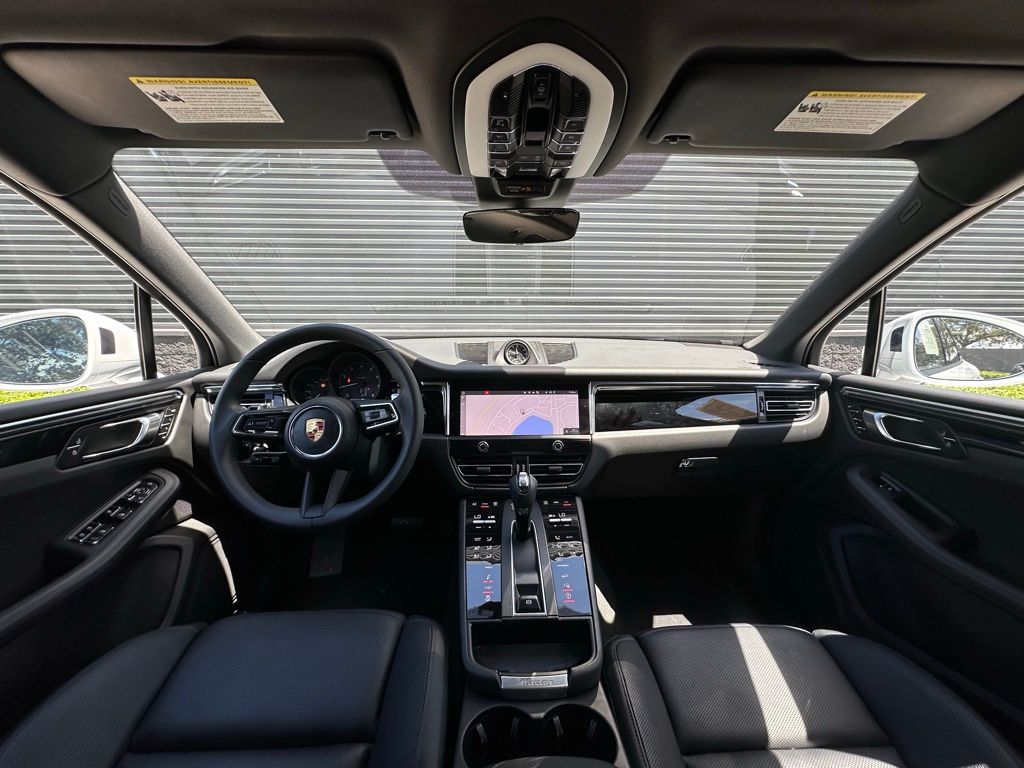 Thumbnail: 2025 Porsche Macan - 32