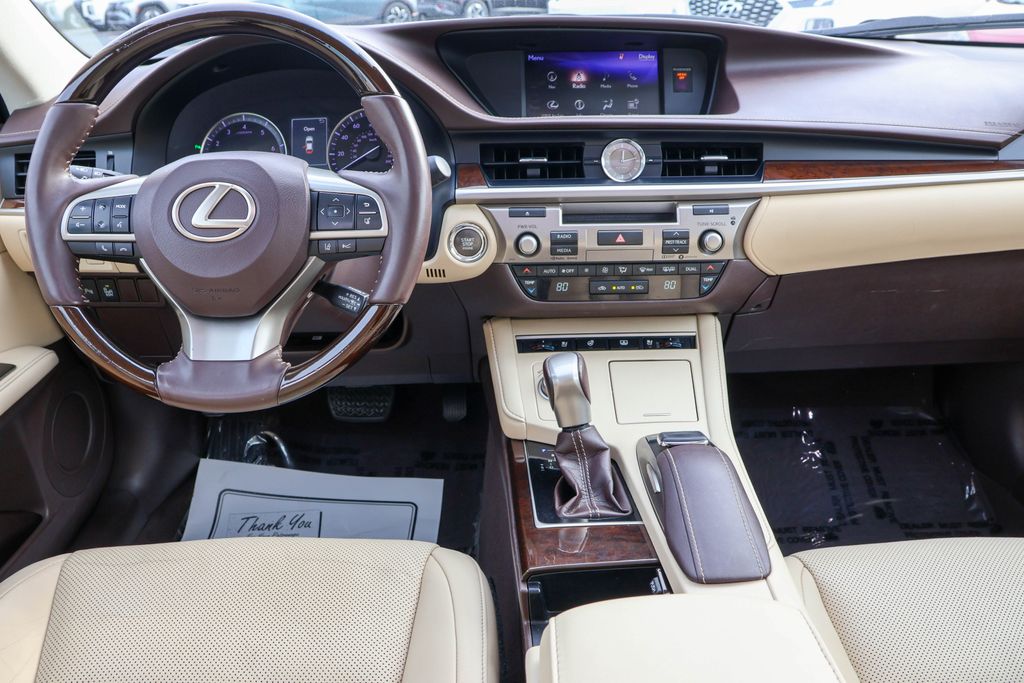 2018 Lexus ES 350 33