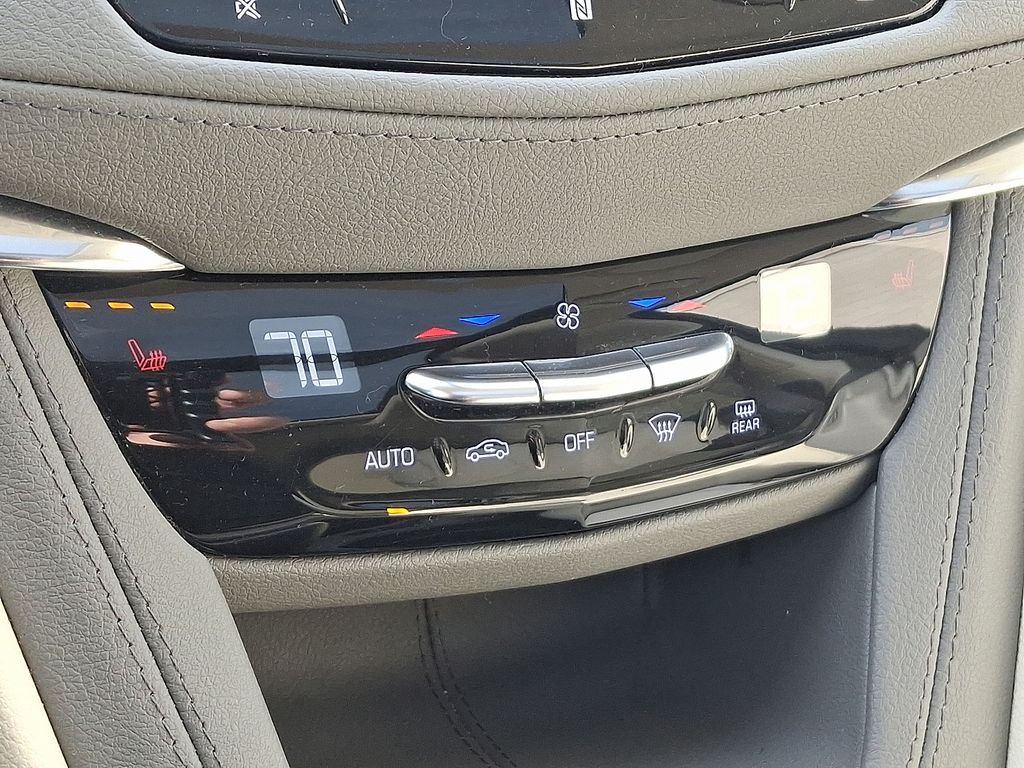 Thumbnail: 2021 Cadillac XT5 - 17