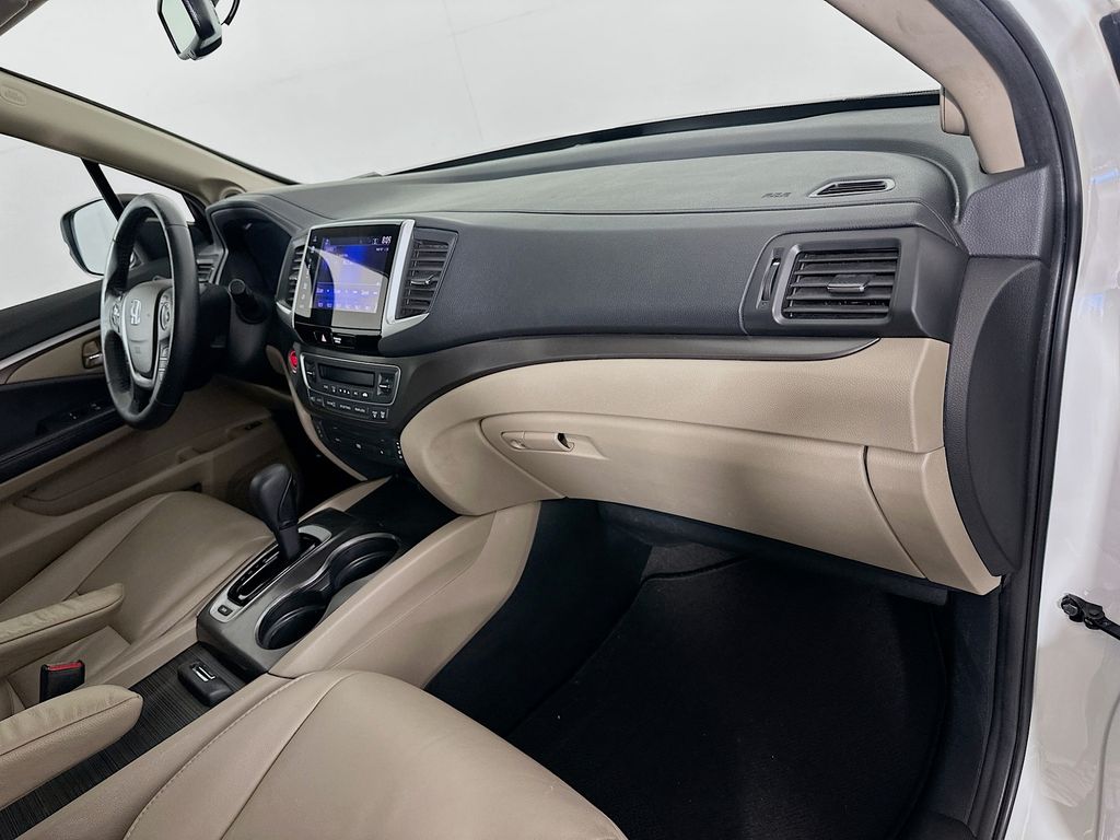 Thumbnail: 2017 Honda Pilot - 30