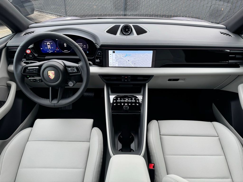Thumbnail: 2025 Porsche Macan - 23