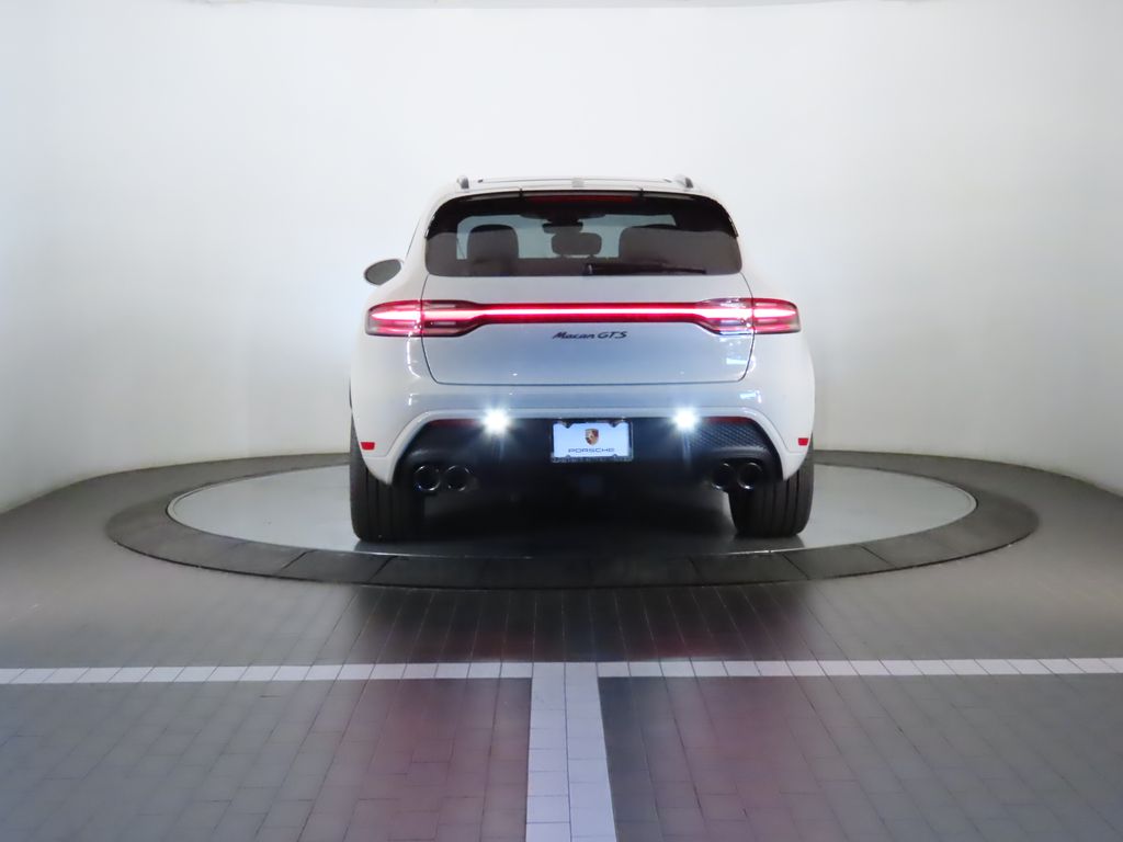 Thumbnail: 2025 Porsche Macan - 6