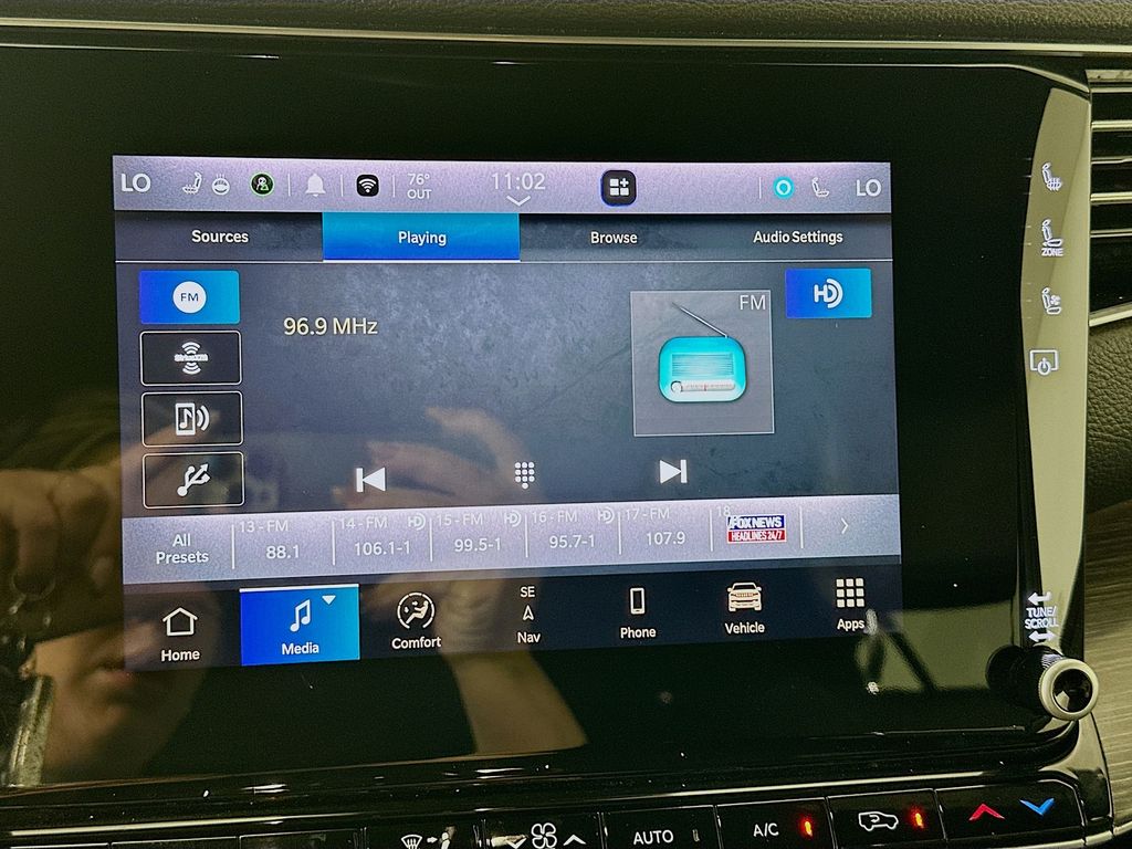 Thumbnail: 2024 Jeep Wagoneer - 15