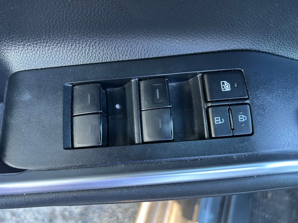 Thumbnail: 2023 Toyota Highlander - 18