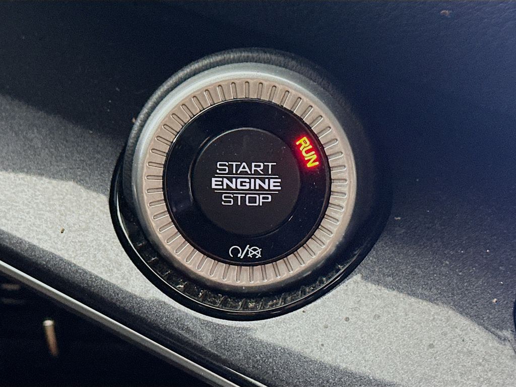 Used 2023 Gray Jeep Base image 28