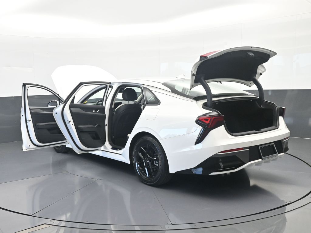 New 2025 Snow White Pearl Kia LXS image 69