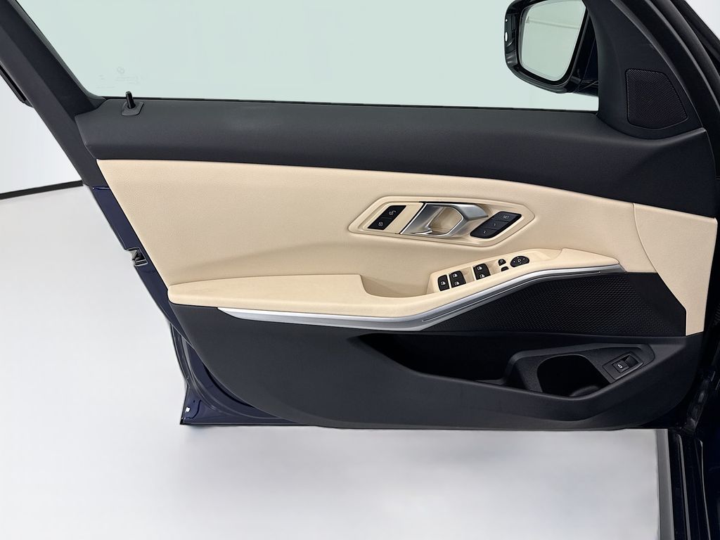 Thumbnail: 2024 BMW 3 Series - 23