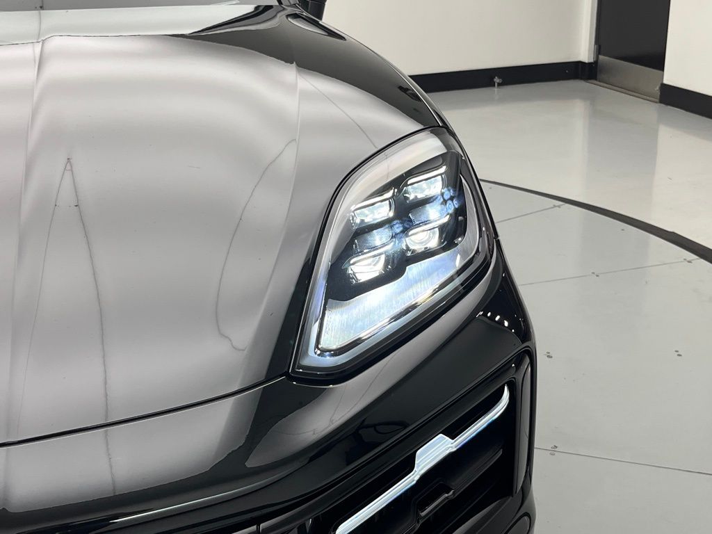 Thumbnail: 2026 Porsche Cayenne - 32