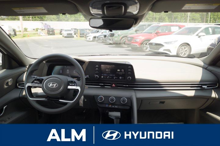 New 2026 White Hyundai SE image 19