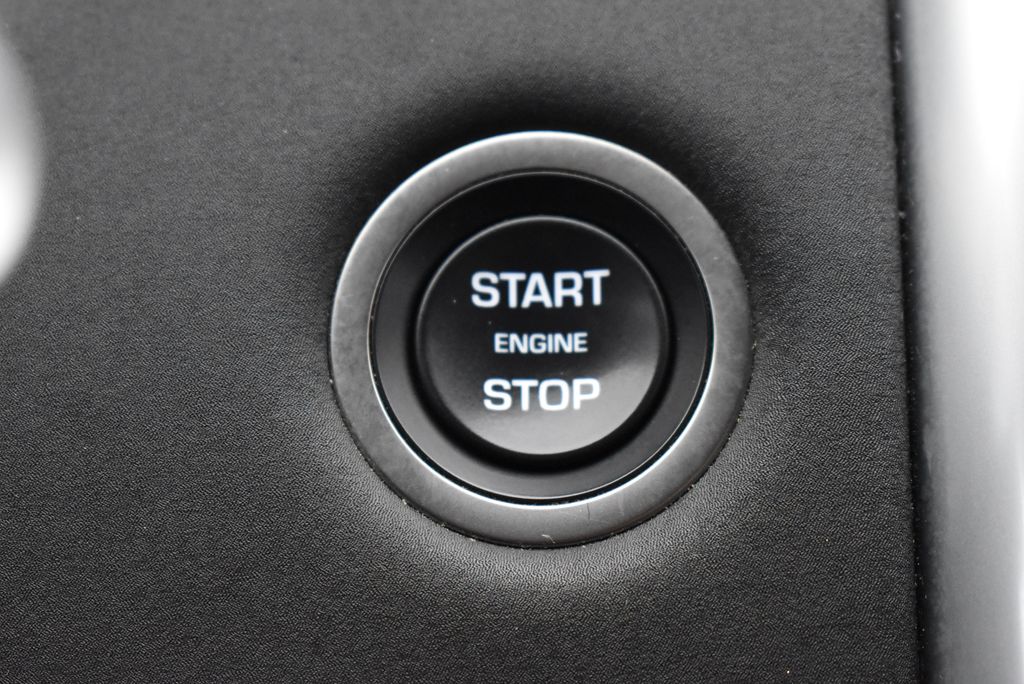 Thumbnail: 2024 Land Rover Discovery - 19