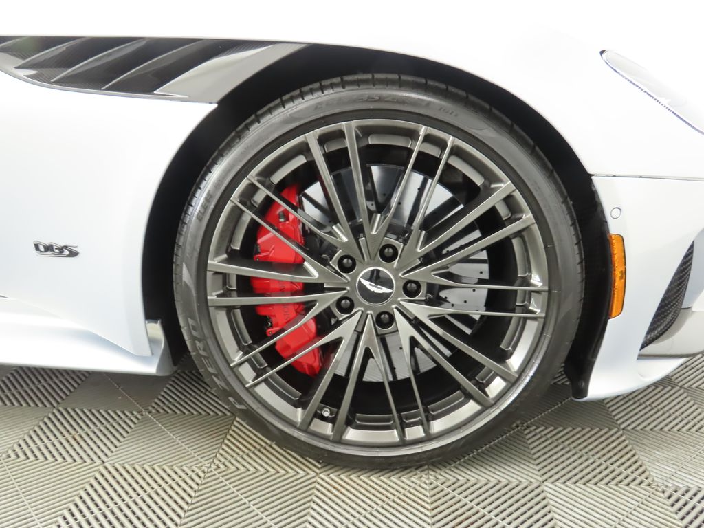 Thumbnail: 2023 Aston Martin DBS - 30