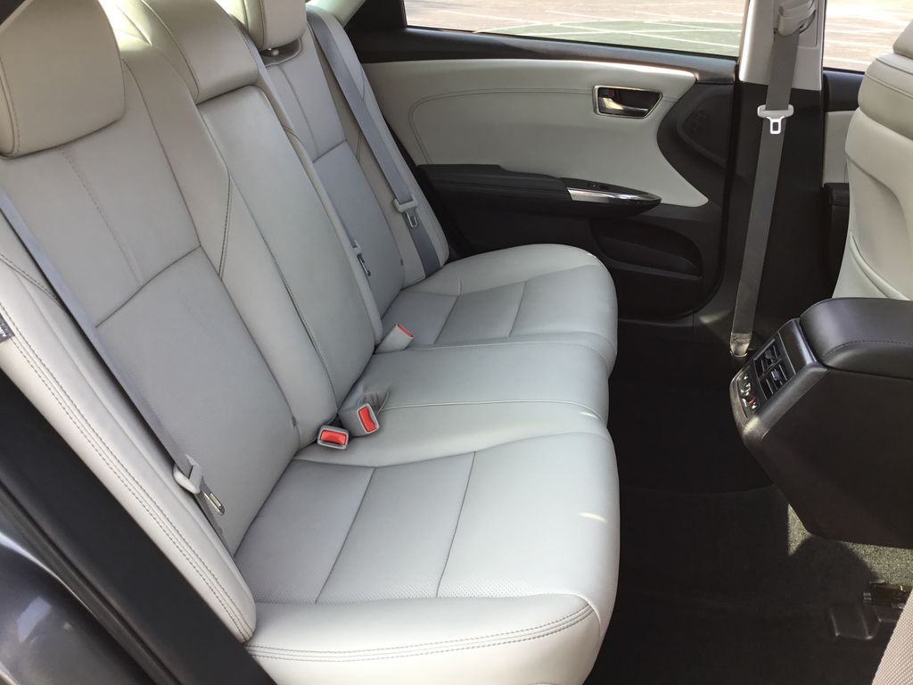 2018 Toyota Avalon Limited 15