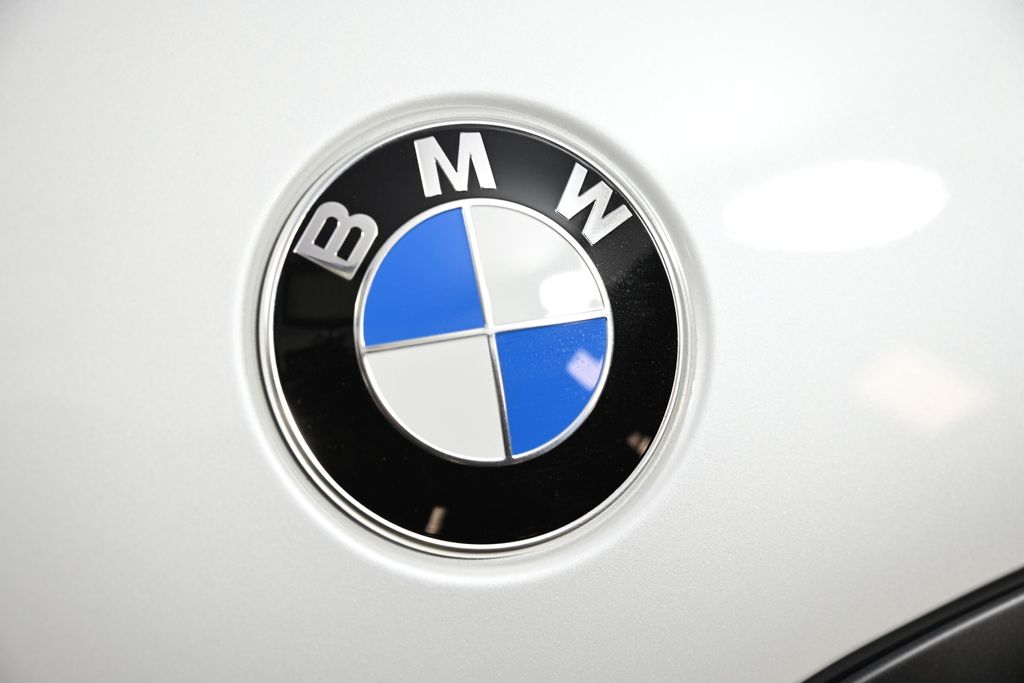2025 BMW 8 Series 840i 13