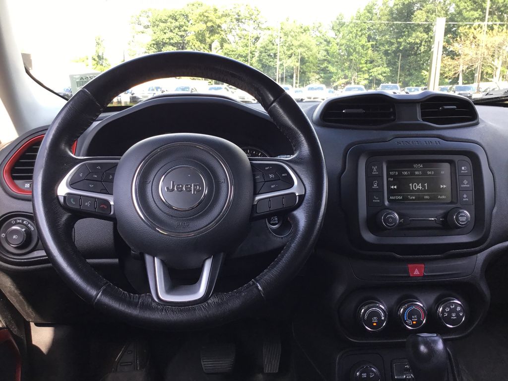 Thumbnail: 2016 Jeep Renegade - 10