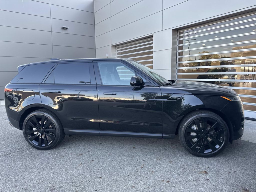New 2026 Black Land Rover SE image 8