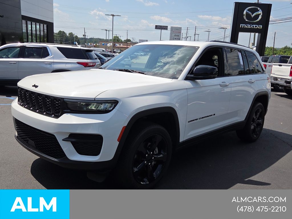 Used 2023 White Jeep Altitude image 4