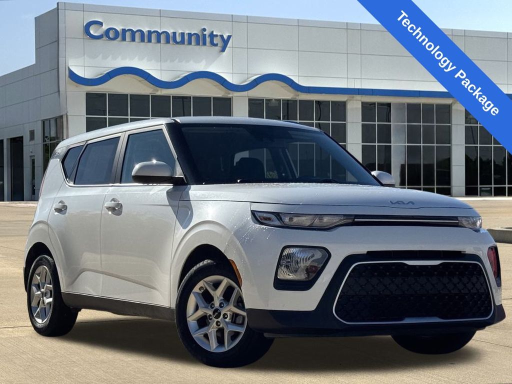 2022 Kia Soul LX White at Superior Kia