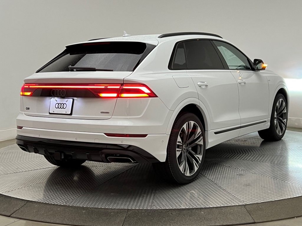 Thumbnail: 2026 Audi Q8 - 5