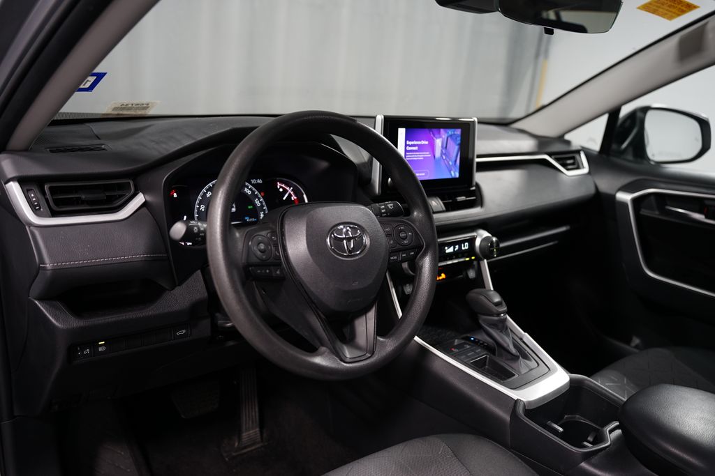2024 Toyota RAV4 XLE 7