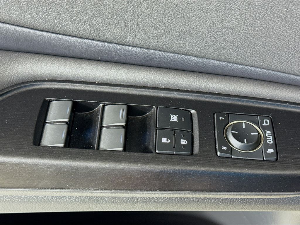 Thumbnail: 2020 Lexus ES - 18