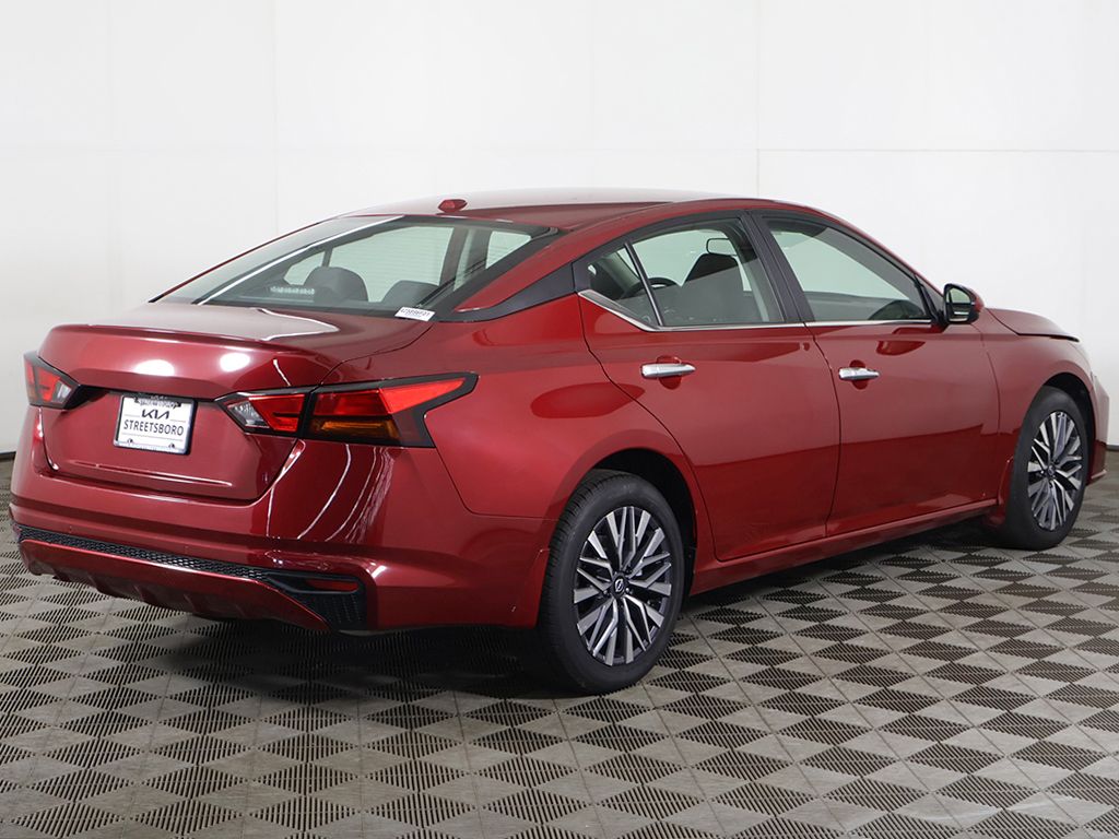 Used 2023 Red Nissan 2.5 SV image 7