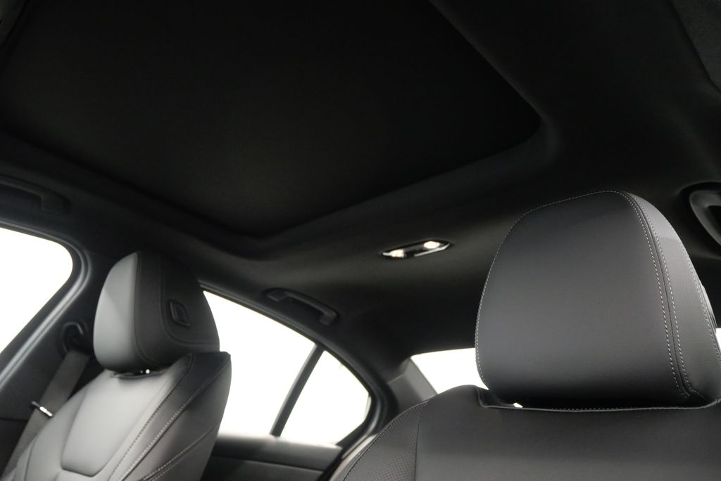 2025 BMW 3 Series 330i 12