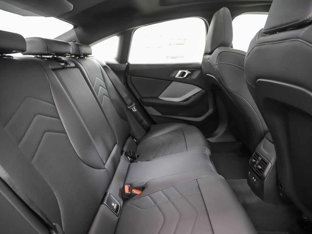 Thumbnail: 2025 BMW 2 Series - 27